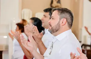 Fábio Novo participa de missa antes de se deslocar para local de votação (Foto: Reprodução)