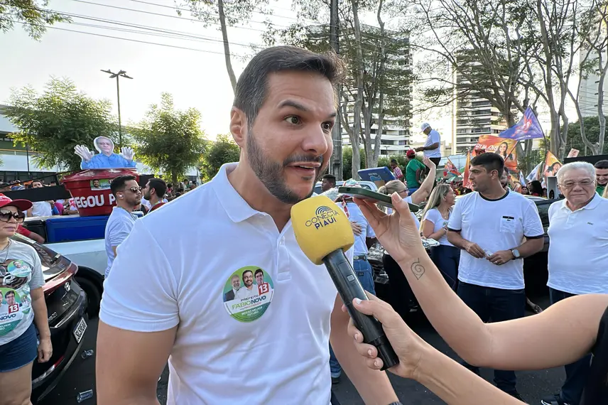 Fábio Novo reúne mais de 22 mil pessoas na maior caminhada da história de Teresina