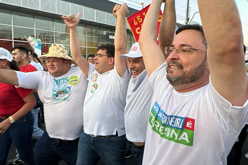 Fábio Novo reúne mais de 22 mil pessoas na maior caminhada da história de Teresina