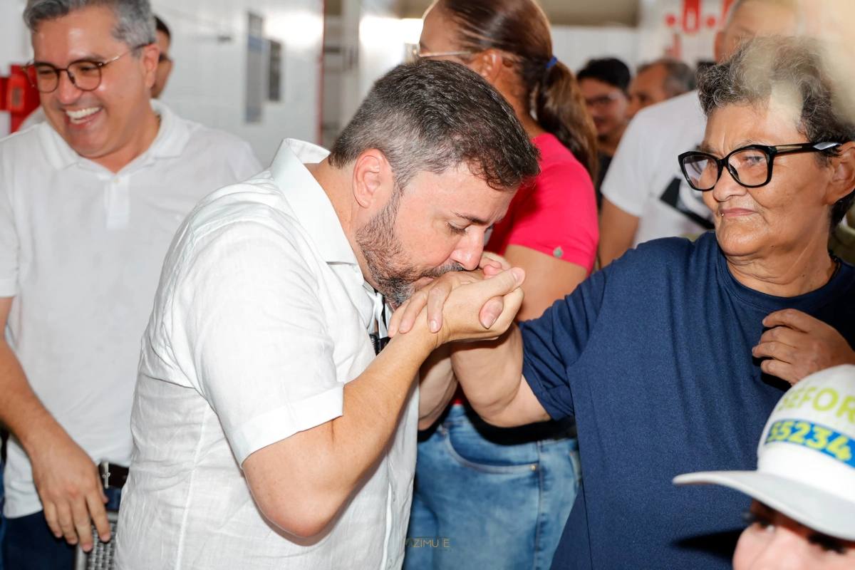 Fábio Novo visita Mercado do São Joaquim e ouve demandas de comerciantes