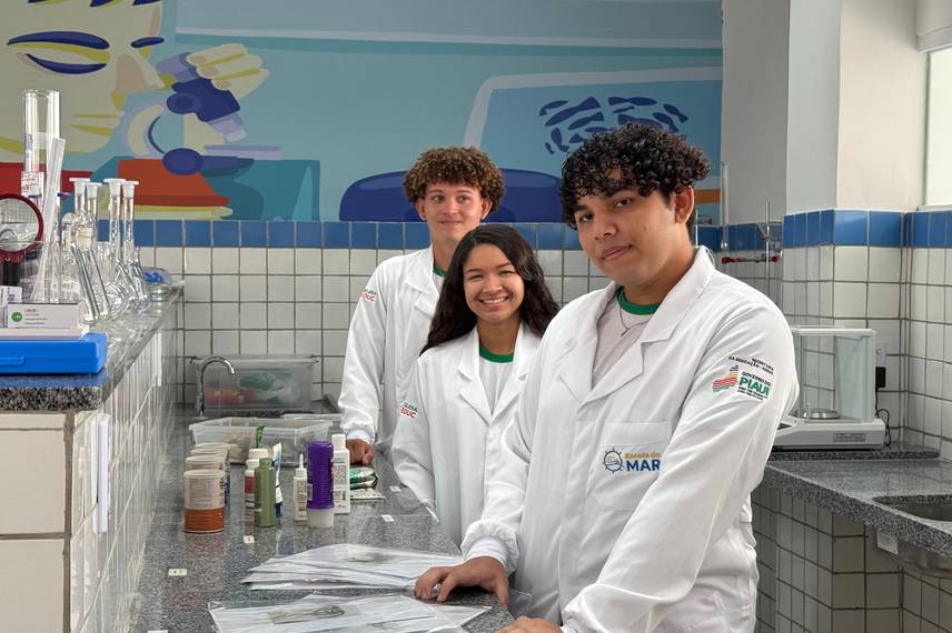 Governador participa de solenidades e inaugura Escola do Mar no litoral do Piauí Governador participa de solenidades e inaugura Escola do Mar no litoral do Piauí