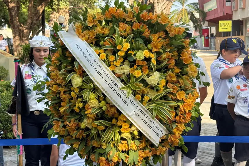 Governador participa de solenidades e inaugura Escola do Mar no litoral do Piauí