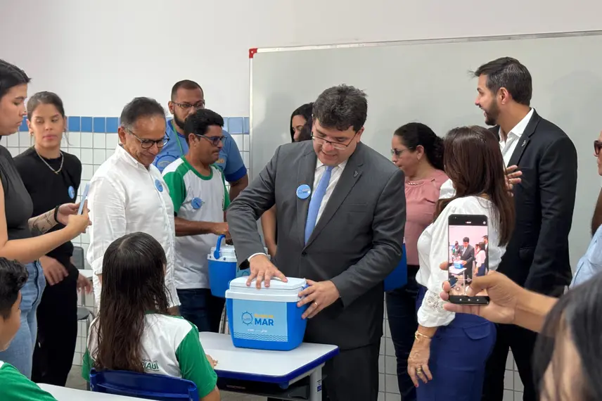 Governador participa de solenidades e inaugura Escola do Mar no litoral do Piauí