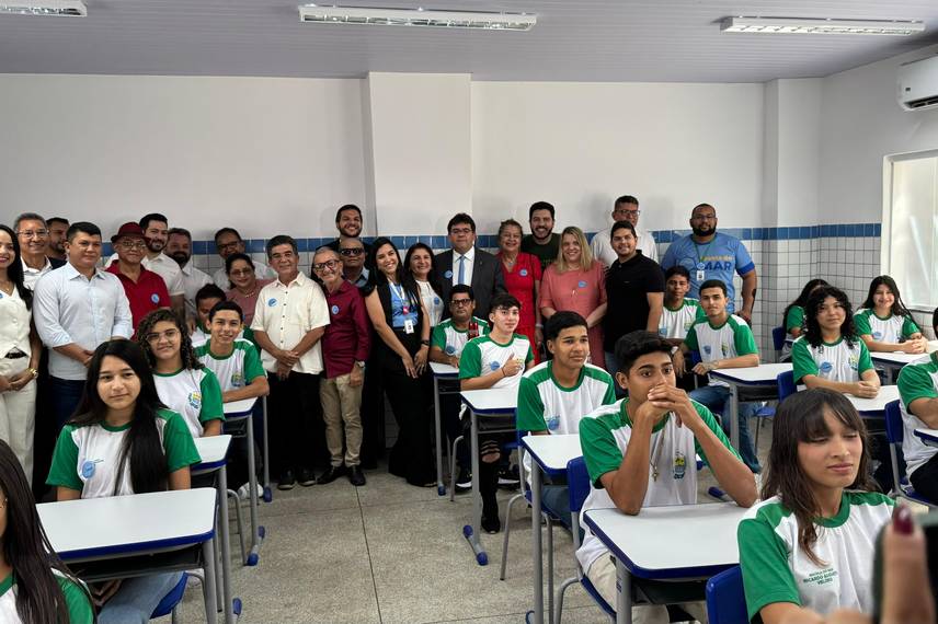 Governador participa de solenidades e inaugura Escola do Mar no litoral do Piauí Governador participa de solenidades e inaugura Escola do Mar no litoral do Piauí