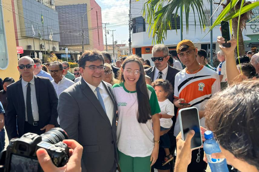 Governador participa de solenidades e inaugura Escola do Mar no litoral do Piauí Governador participa de solenidades e inaugura Escola do Mar no litoral do Piauí