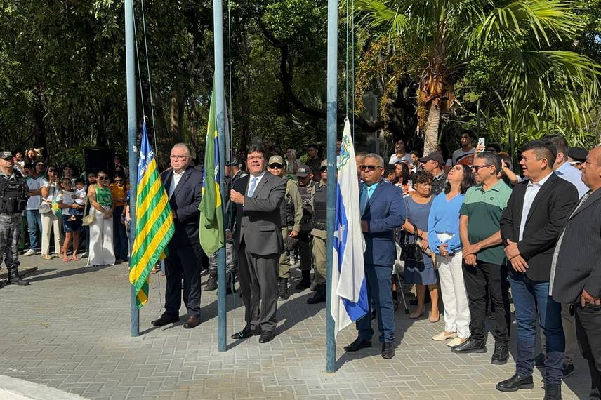 Governador participa de solenidades e inaugura Escola do Mar no litoral do Piauí Governador participa de solenidades e inaugura Escola do Mar no litoral do Piauí