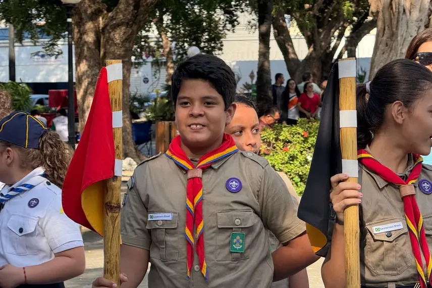 Governador participa de solenidades e inaugura Escola do Mar no litoral do Piauí