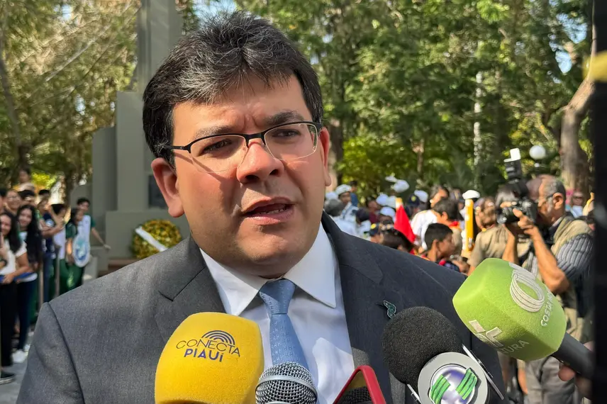 Governador participa de solenidades e inaugura Escola do Mar no litoral do Piauí