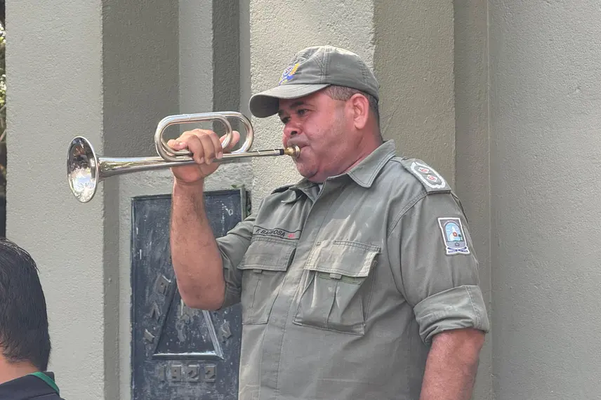 Governador participa de solenidades e inaugura Escola do Mar no litoral do Piauí