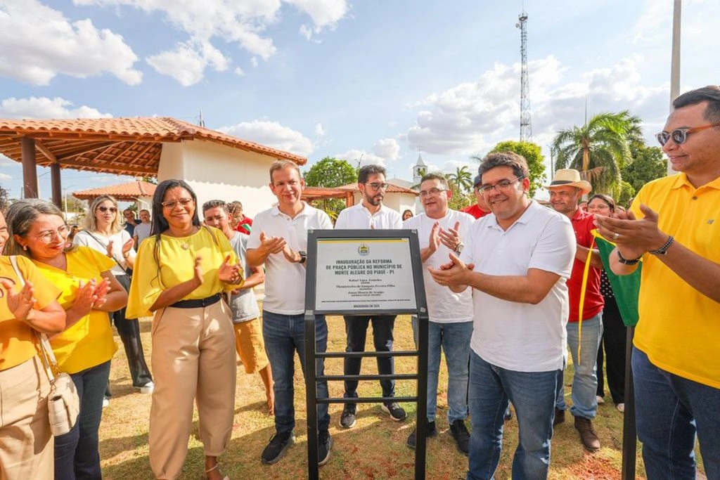 Governador Rafael Fonteles entrega praça em Monte Alegre do Piauí