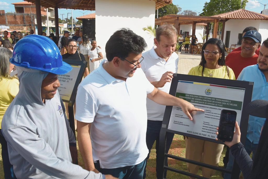 Governador Rafael Fonteles entrega praça em Monte Alegre do Piauí