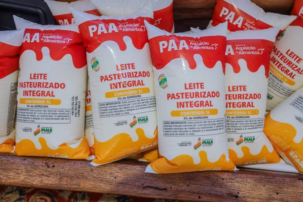 Governo do Piauí começa a distribuir leite para famílias com baixa renda