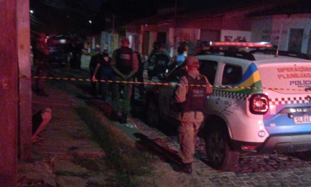 Jovem morto e adolescente baleado deixavam amiga em casa após festa em Teresina