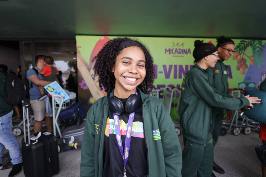 Jovens compartilham experiências transformadoras após um mês de imersão tecnológica Jovens compartilham experiências transformadoras após um mês de imersão tecnológica