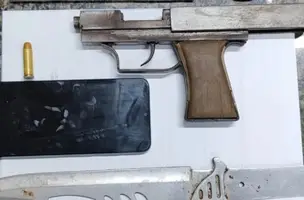 Jovens são presos com arma caseira e faca ao se esconderem em construção em Timon (Foto: Divulgação)