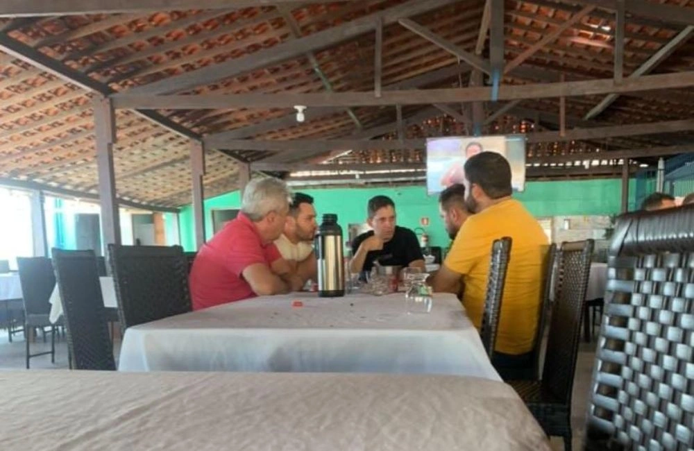 Jovens vereadores de Caxias e articulador político discutem futuro da Câmara