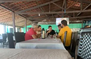 Jovens vereadores de Caxias e articulador político discutem futuro da Câmara (Foto: Reprodução/Jonas Filho)