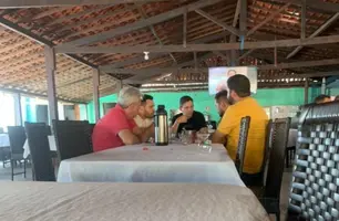 Jovens vereadores de Caxias e articulador político discutem futuro da Câmara (Foto: Reprodução/Jonas Filho)