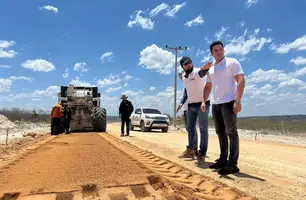Leonardo Sobral visita obras na região dos Carnaubais (Foto: Ascom/Governo do Piauí)