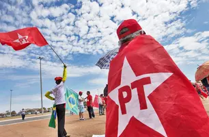 Militantes em ato do PT (Foto: Poder 360)