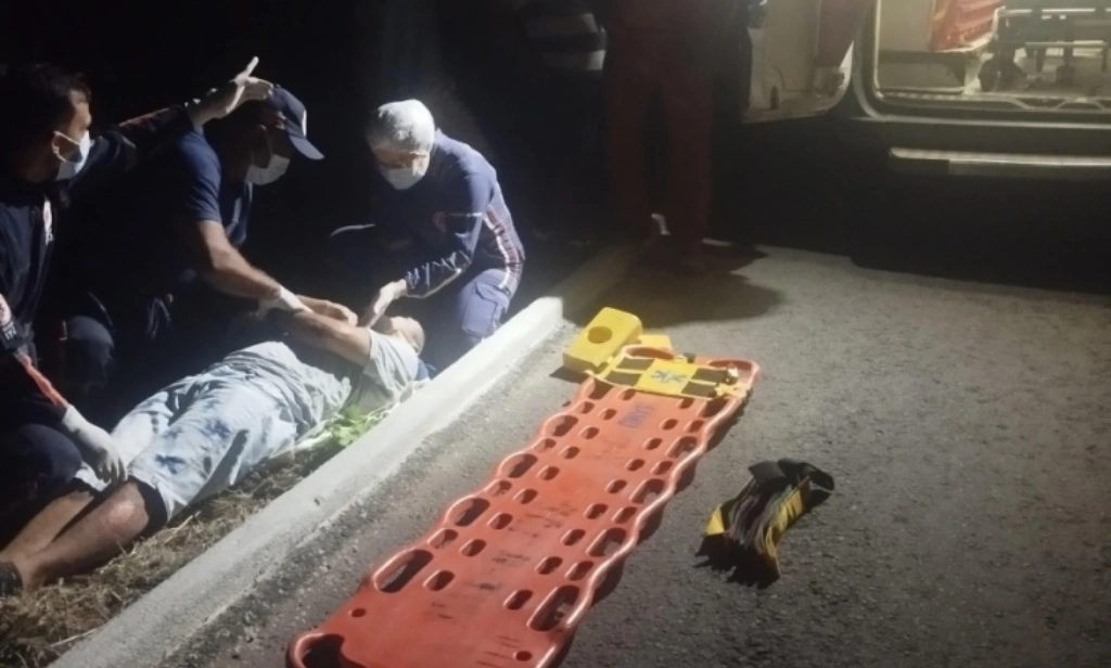 Motociclista sobre acidente após ser atingido por pedaço de madeira em Campo Maior
