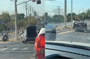 Pai e filha ficam feridos após carro capotar na zona Sul de Teresina (Foto: Reprodução)