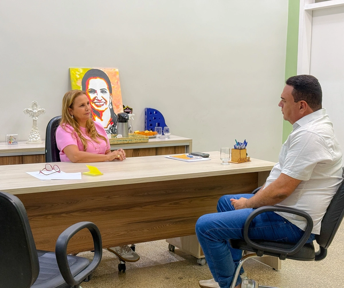 Prefeita Carmelita recebe prefeito eleito Rogério Castro em São Raimundo Nonato
