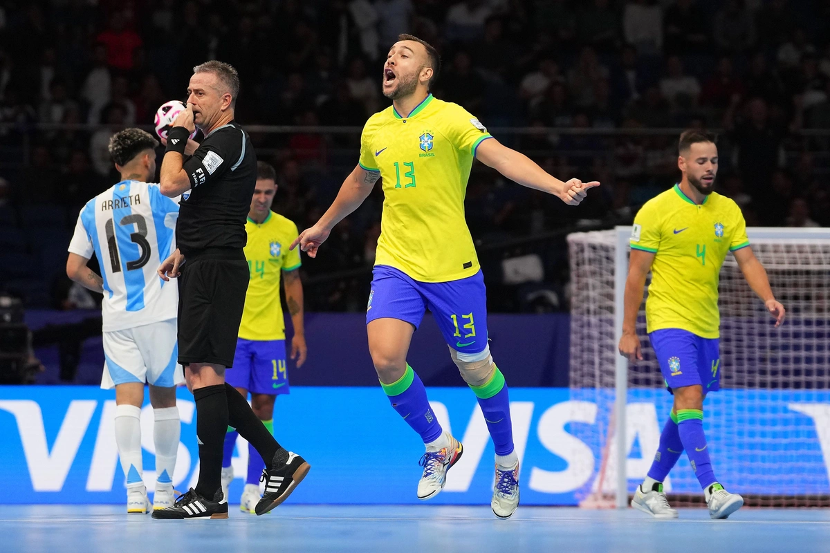 Rafa Santos marcou o segundo gol do Brasil na final da Copa do Mundo de Futsal 2024