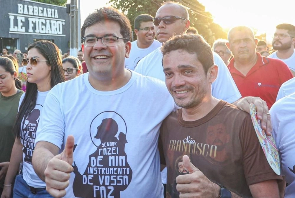 Rafael Fonteles participa da procissão de São Francisco de Assis em Parnaíba