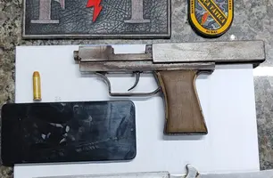 Três suspeitos são presos com arma artesanal e faca no Paque Alvorada, em Timon (Foto: Reprodução)