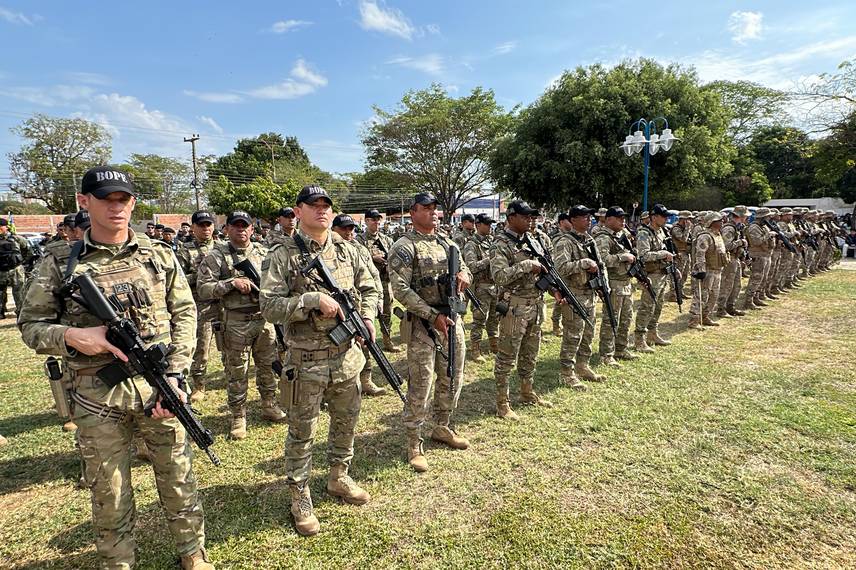 250 policiais militares são promovidos em solenidade do Dia da Bandeira