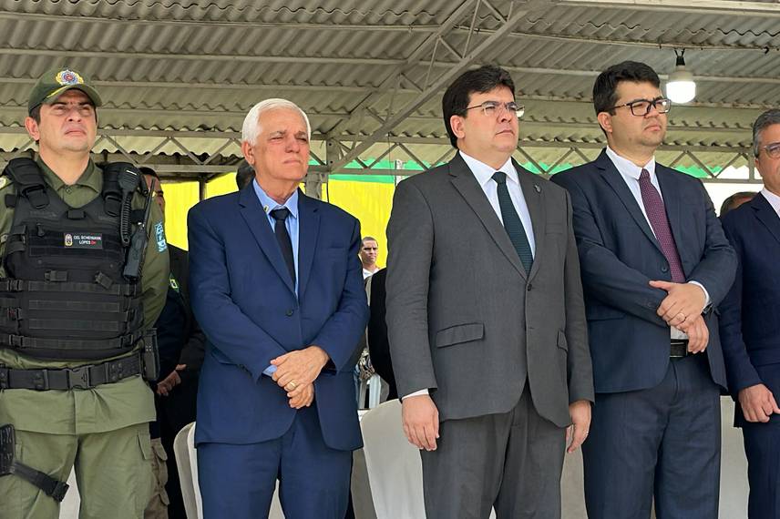250 policiais militares são promovidos em solenidade do Dia da Bandeira
