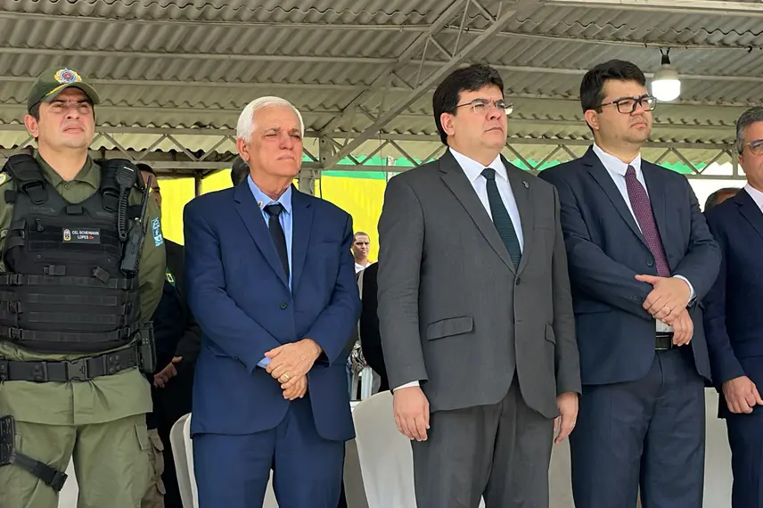 250 policiais militares são promovidos em solenidade do Dia da Bandeira