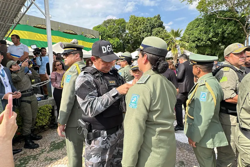 250 policiais militares são promovidos em solenidade do Dia da Bandeira