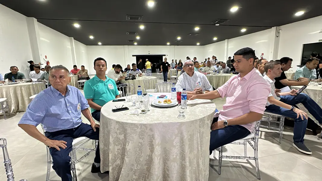 Admaelton Bezerra realiza encontro com prefeitos para discutir eleições da APPM