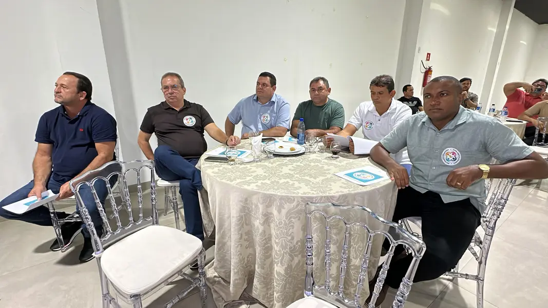 Admaelton Bezerra realiza encontro com prefeitos para discutir eleições da APPM