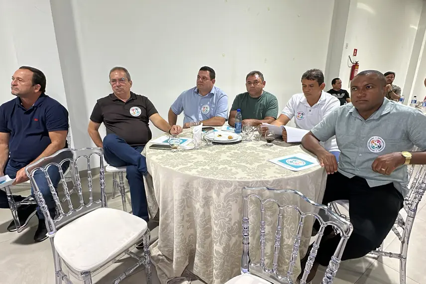 Admaelton Bezerra realiza encontro com prefeitos para discutir eleições da APPM