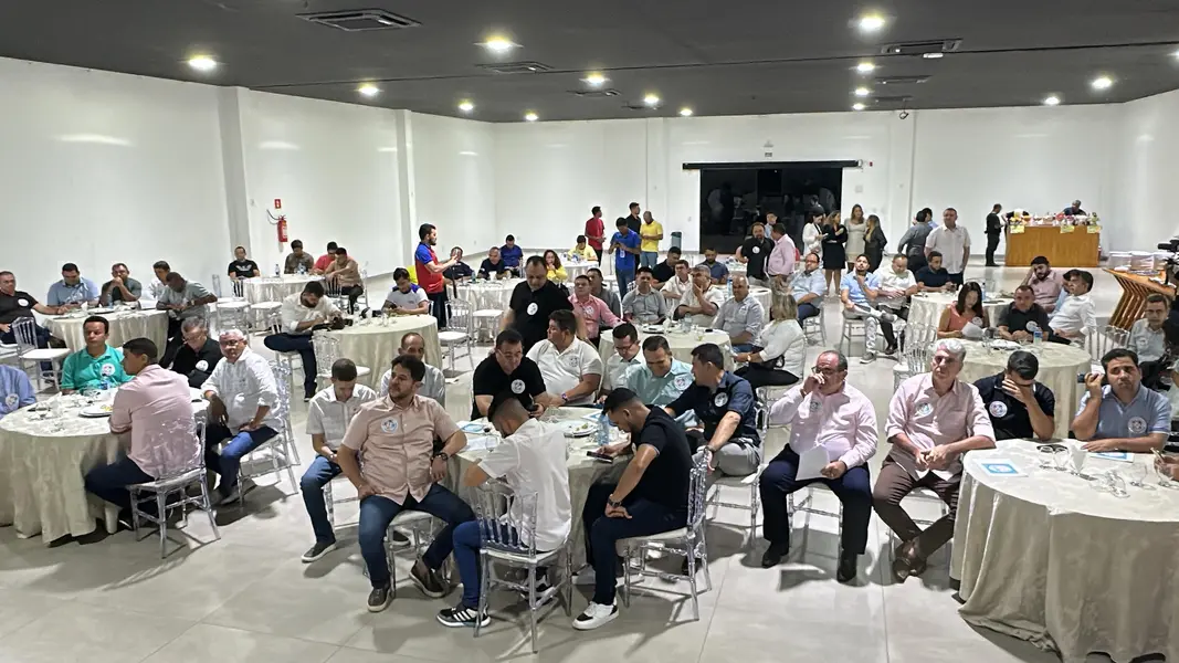 Admaelton Bezerra realiza encontro com prefeitos para discutir eleições da APPM