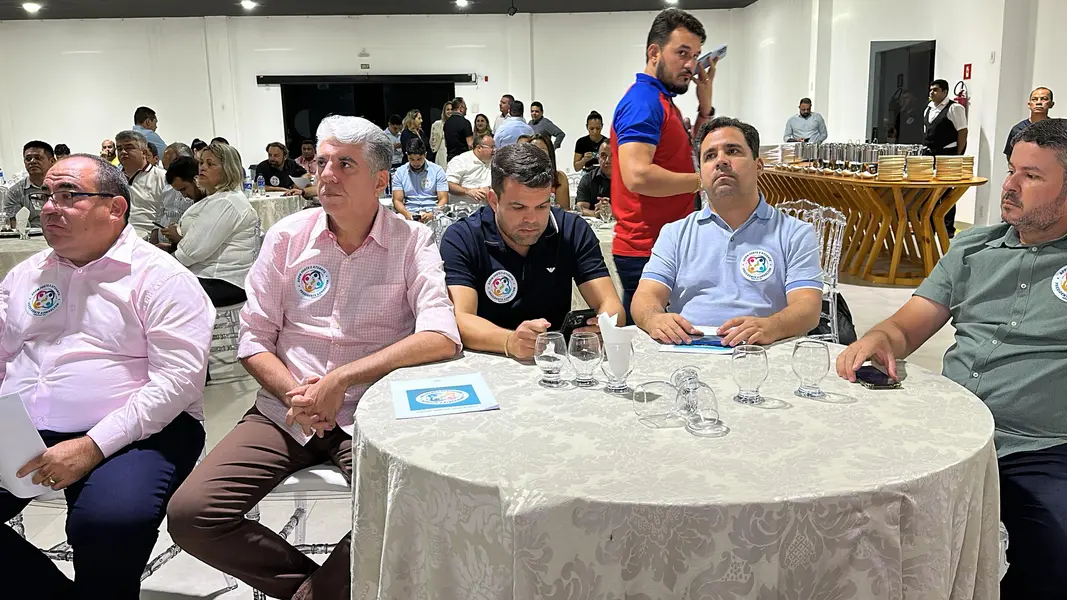 Admaelton Bezerra realiza encontro com prefeitos para discutir eleições da APPM