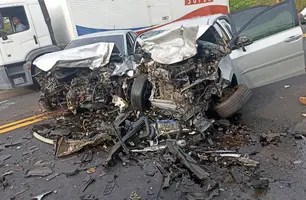 Colisão entre dois carros deixa cinco feridos na BR-343, entre Teresina e Altos (Foto: Reprodução)