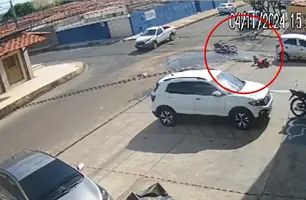 Entregador de gás fica ferido após bater em carro na zona Sul de Teresina (Foto: Reprodução)