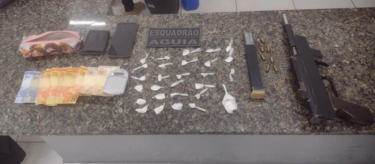 Esquadrão Águia aprende arma artesanal e drogas em abordagem no bairro Bela Vista, em Timon
