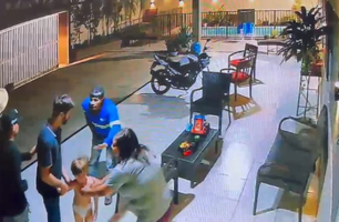Família vive momento de terror durante arrastão na presença de criança em Teresina (Foto: Reprodução)