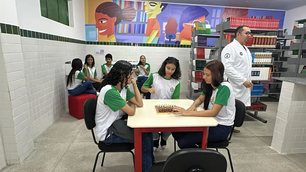 Governador inaugura reforma e modernização de escola na zona Sul de Teresina