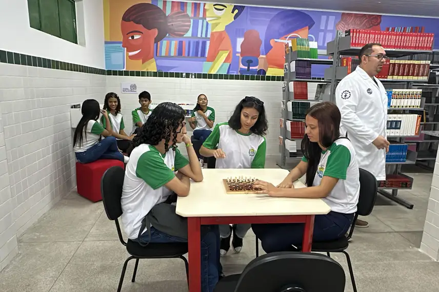 Governador inaugura reforma e modernização de escola na zona Sul de Teresina Governador inaugura reforma e modernização de escola na zona Sul de Teresina