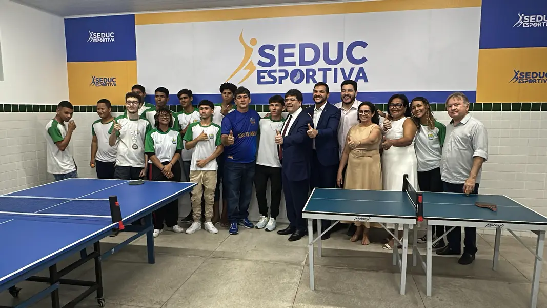 Governador inaugura reforma e modernização de escola na zona Sul de Teresina