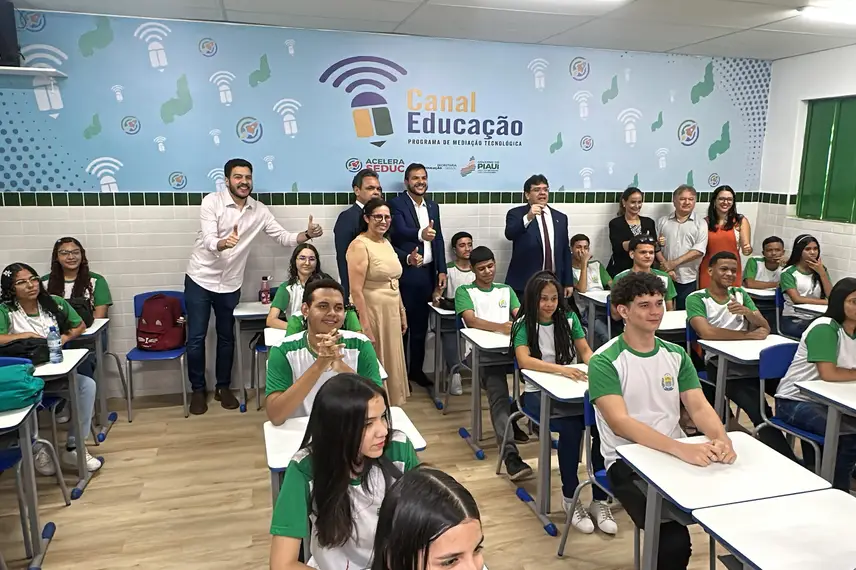 Governador inaugura reforma e modernização de escola na zona Sul de Teresina Governador inaugura reforma e modernização de escola na zona Sul de Teresina
