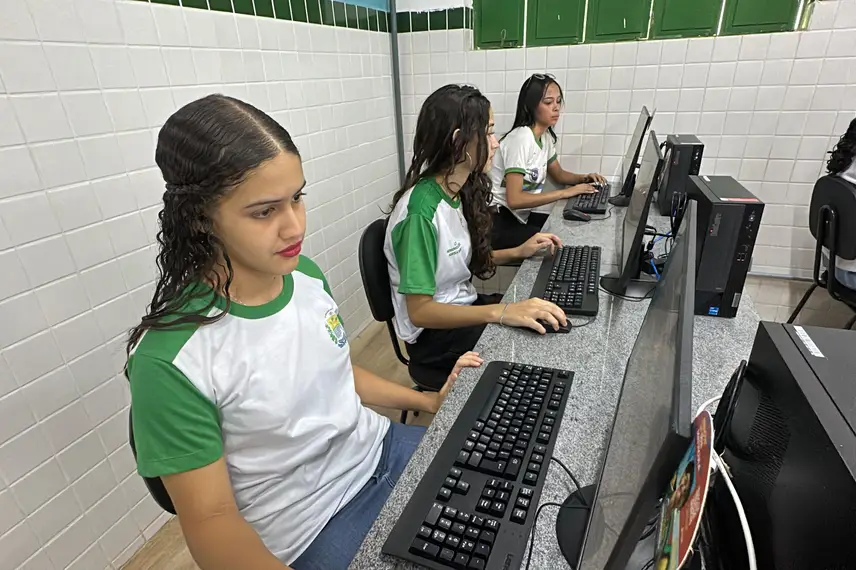 Governador inaugura reforma e modernização de escola na zona Sul de Teresina Governador inaugura reforma e modernização de escola na zona Sul de Teresina