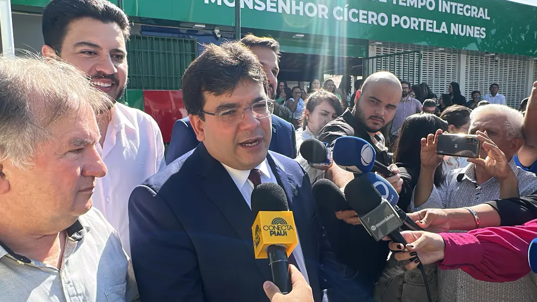 Governador inaugura reforma e modernização de escola na zona Sul de Teresina