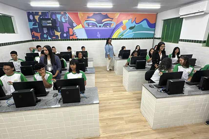 Governador inaugura reforma e modernização de escola na zona Sul de Teresina Governador inaugura reforma e modernização de escola na zona Sul de Teresina